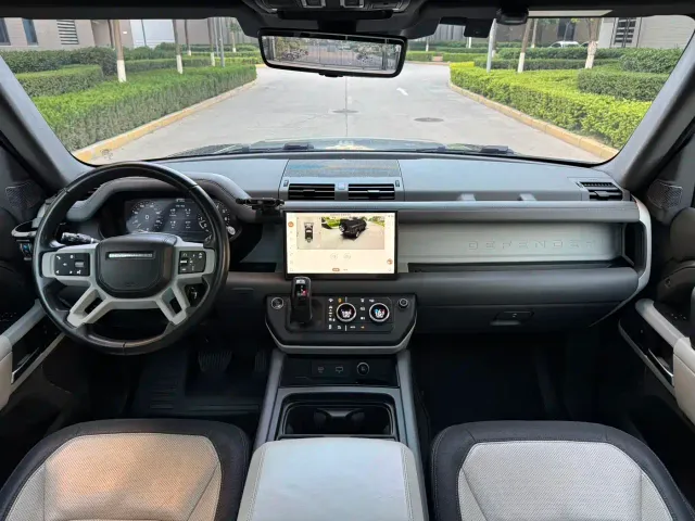 Land Rover Defender — Фото автомобиля 8