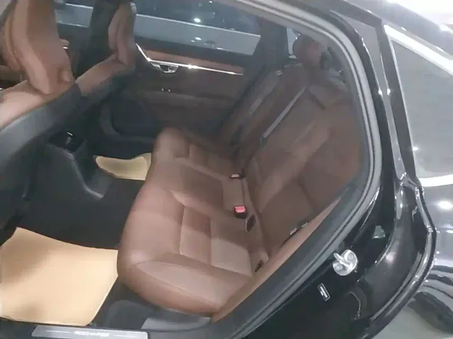 Volvo S90 — Фото автомобиля 16