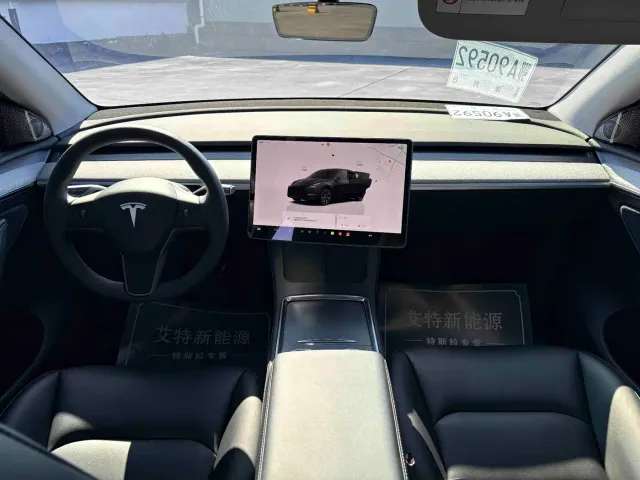 Tesla Model Y — Фото автомобиля 13