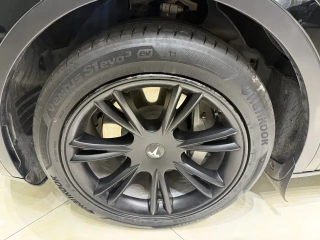 Tesla Model Y — Фото автомобиля 15