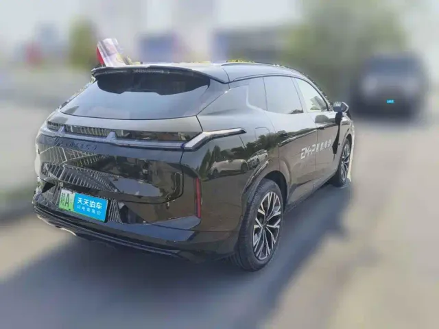 Lynk & Co 08 EM-P — Фото автомобиля 5