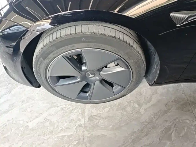Tesla Model 3 — Фото автомобиля 22