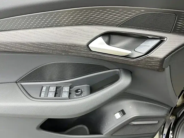 Audi Q6 — Фото автомобиля 16