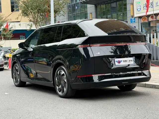 Xpeng X9 — Фото автомобиля 4