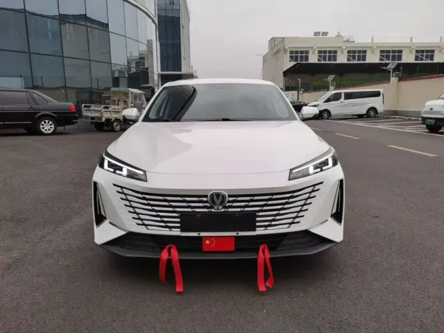 Changan Eado — Фото автомобиля 2