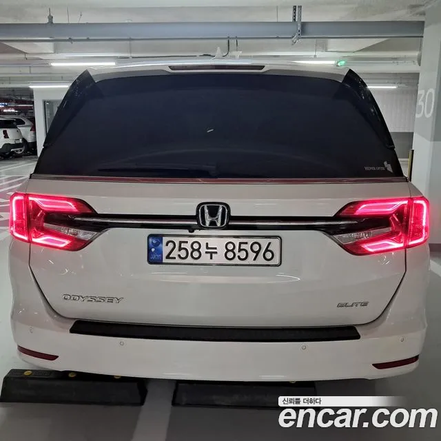 Honda Odyssey — Фото автомобиля 2