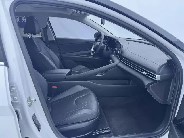 Hyundai Elantra — Фото автомобиля 15