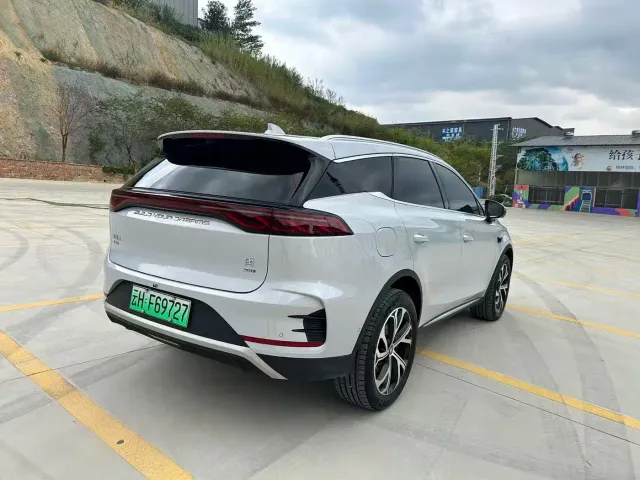 BYD Tang — Фото автомобиля 9