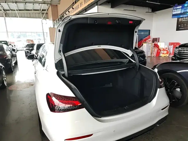 Mercedes-Benz E-Class — Фото автомобиля 18