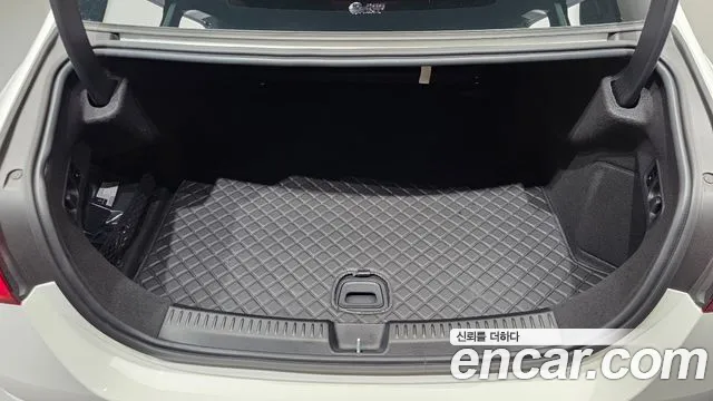 Mercedes-Benz E-Class — Фото автомобиля 5