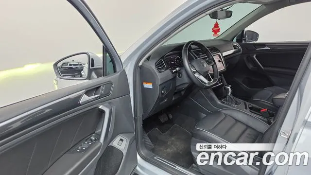 Volkswagen Tiguan Tiguan 2 поколение 2.0 TDI Premium — Фото автомобиля 7