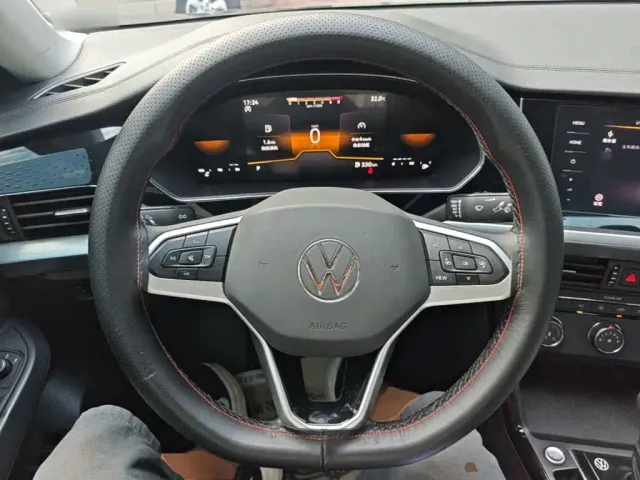 Volkswagen Passat — Фото автомобиля 10