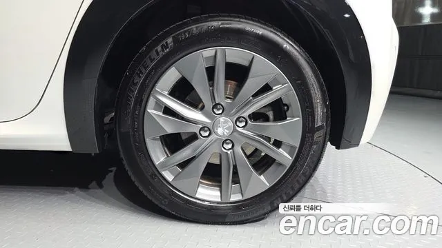 Peugeot 208 e-208 2nd Gen — Фото автомобиля 6