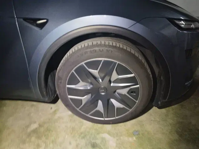 Tesla Model Y L — Фото автомобиля 24