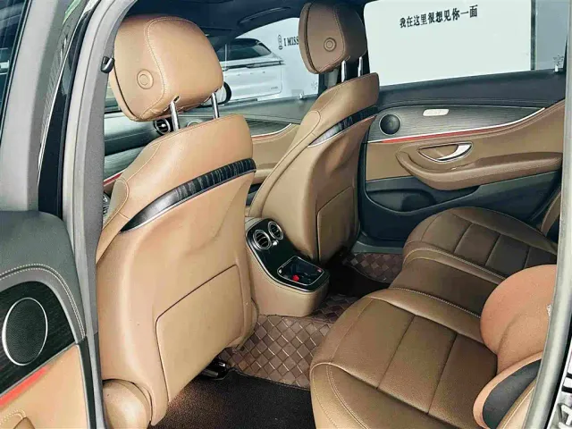 Mercedes-Benz E-Class — Фото автомобиля 10