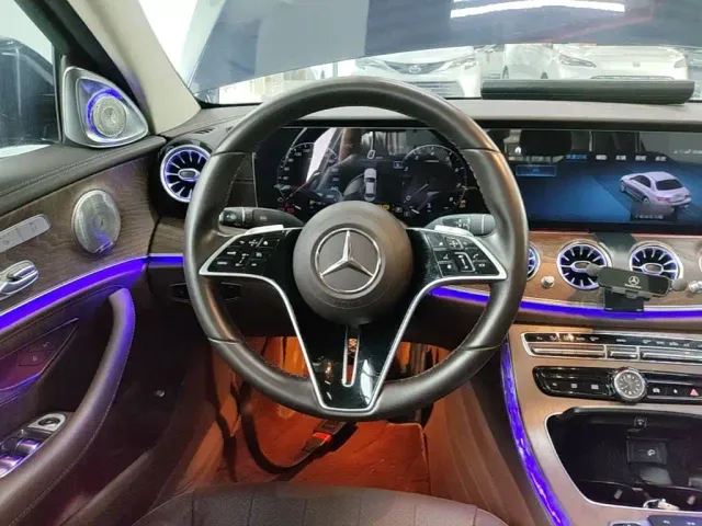 Mercedes-Benz E-Class — Фото автомобиля 10