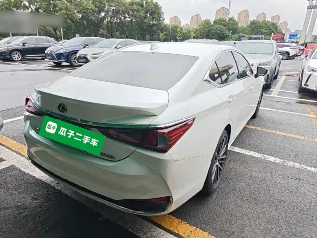 Lexus ES — Фото автомобиля 6