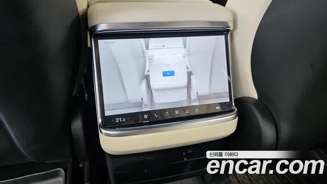 Tesla Model X — Фото автомобиля 17