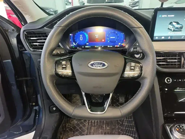 Ford Escape — Фото автомобиля 10