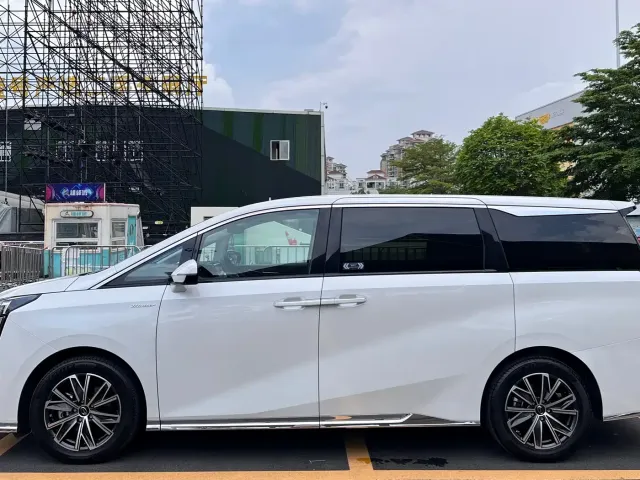 GAC Trumpchi M8 — Фото автомобиля 3