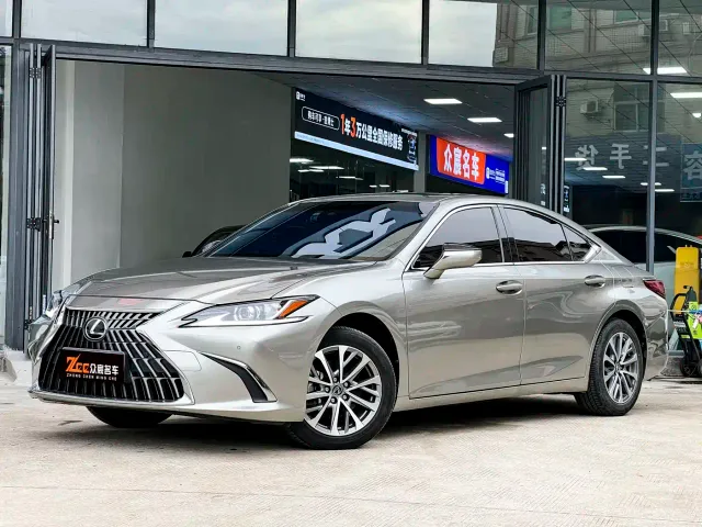 Фотография автомобиля — Lexus ES
