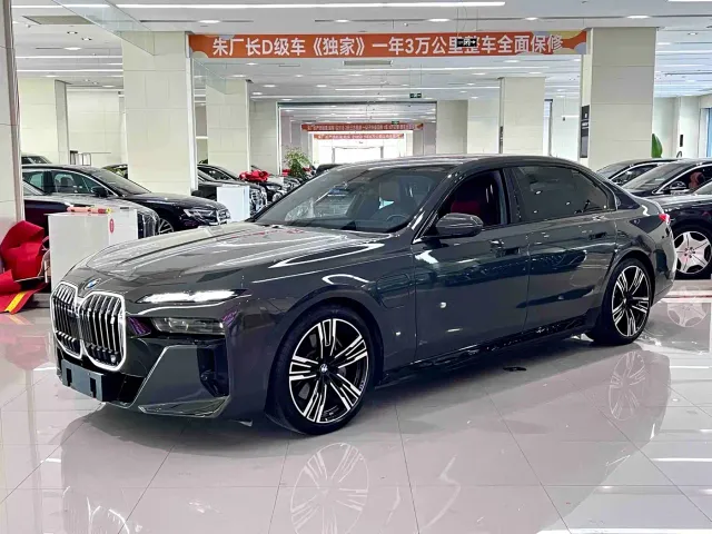 Фотография автомобиля — BMW i7