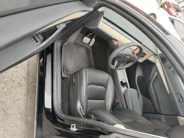 Tesla Model Y — Фото автомобиля 15