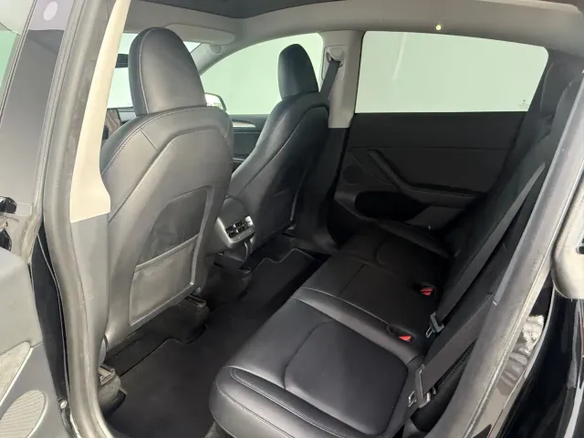 Tesla Model Y — Фото автомобиля 9