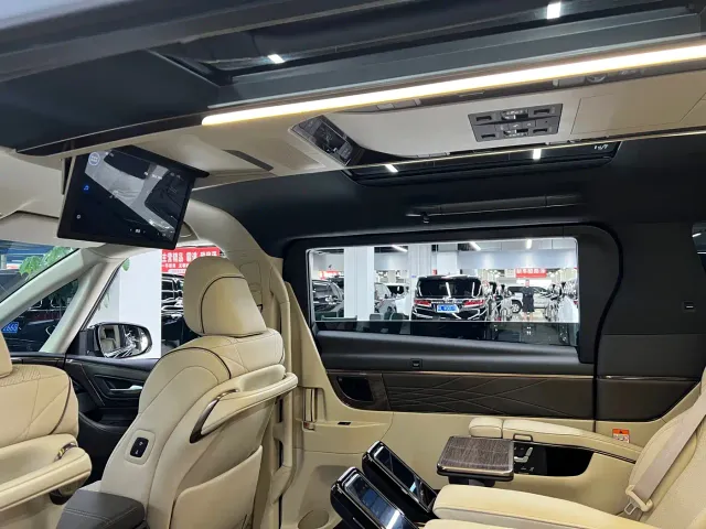 Toyota Alphard — Фото автомобиля 10