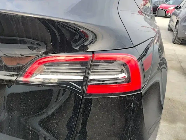 Tesla Model Y — Фото автомобиля 7