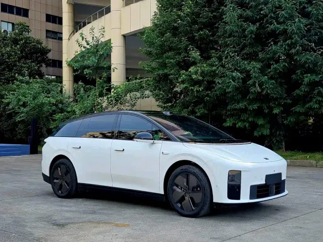 Li Auto i6 — Фото автомобиля 3