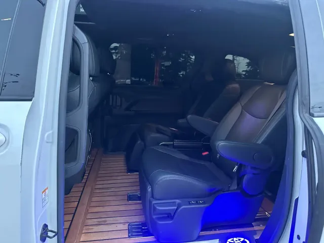 Toyota Sienna — Фото автомобиля 5