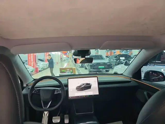 Tesla Model Y — Фото автомобиля 17
