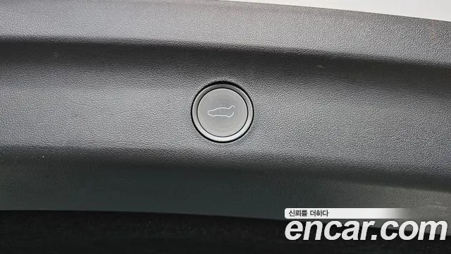 Tesla Model Y — Фото автомобиля 27