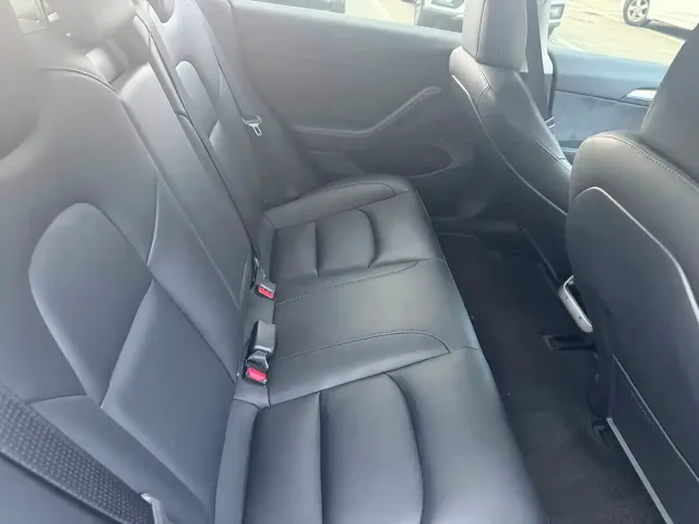 Tesla Model 3 — Фото автомобиля 6