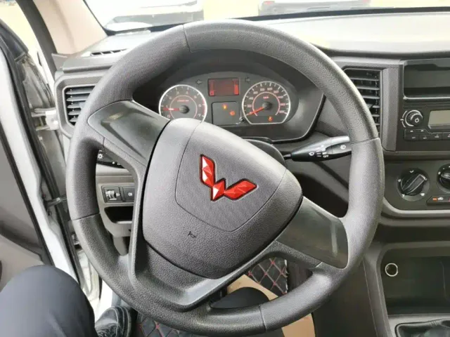 Wuling Hongguang V — Фото автомобиля 6