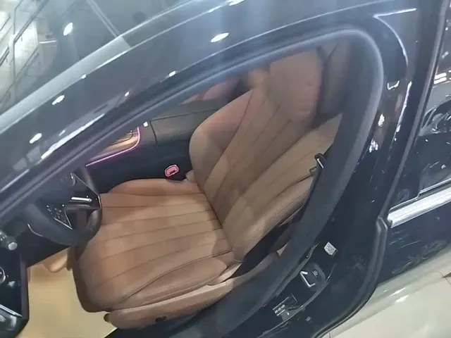 Mercedes-Benz E-Class — Фото автомобиля 14
