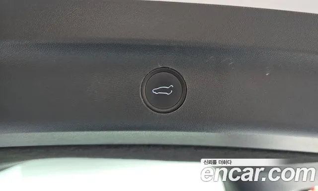 Tesla Model Y — Фото автомобиля 22