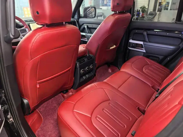 Land Rover Defender — Фото автомобиля 9