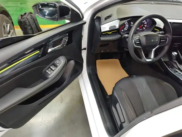 Roewe i5 — Фото автомобиля 15