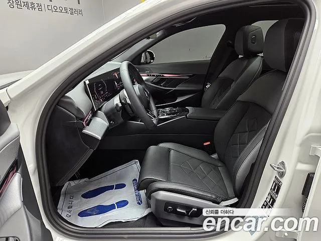BMW 5-Series 5 серия (G60) 530i xDrive M Sport — Фото автомобиля 12
