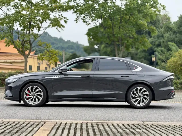 Lincoln Z — Фото автомобиля 7