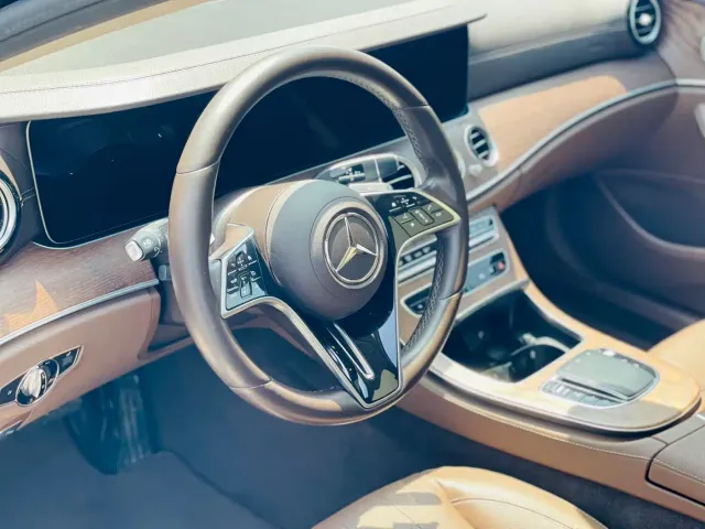 Mercedes-Benz E-Class — Фото автомобиля 12
