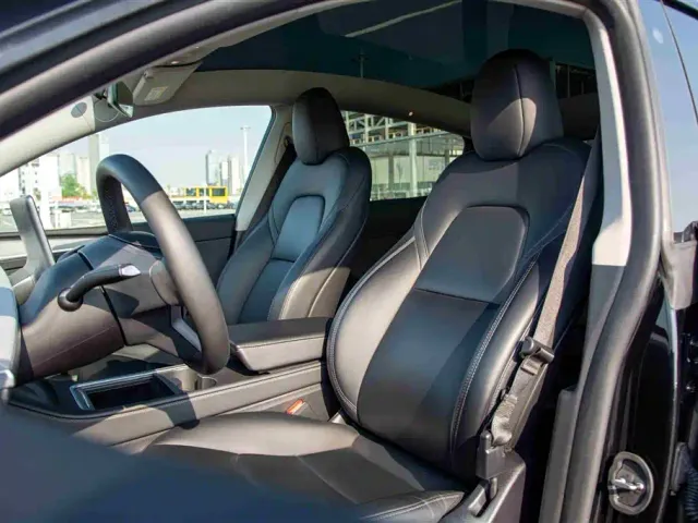 Tesla Model Y — Фото автомобиля 11