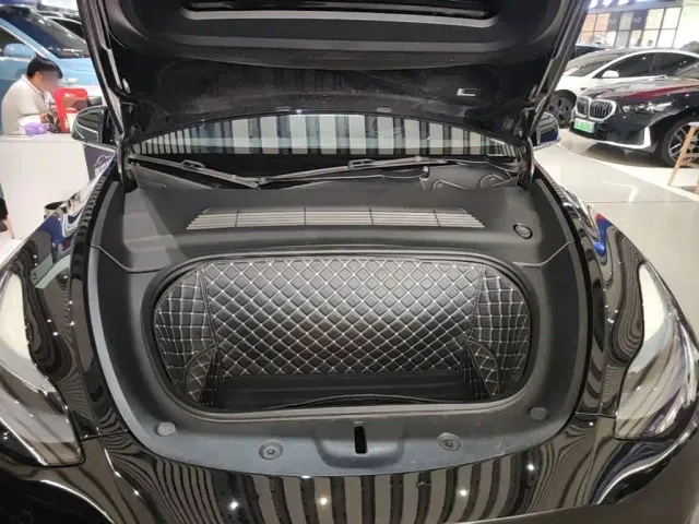 Tesla Model Y — Фото автомобиля 19