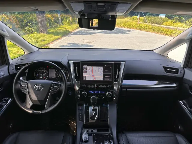 Toyota Vellfire — Фото автомобиля 8
