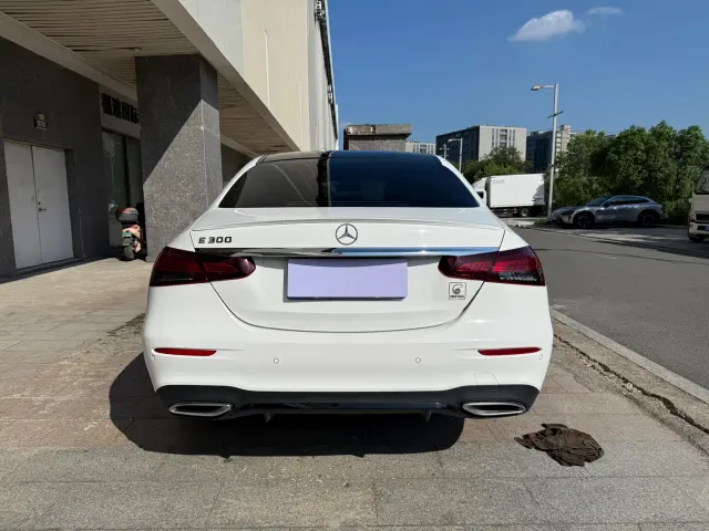 Mercedes-Benz E-Class — Фото автомобиля 7