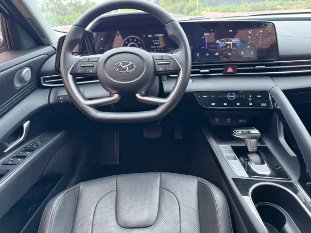 Hyundai Elantra — Фото автомобиля 20