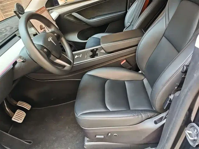 Tesla Model Y — Фото автомобиля 14