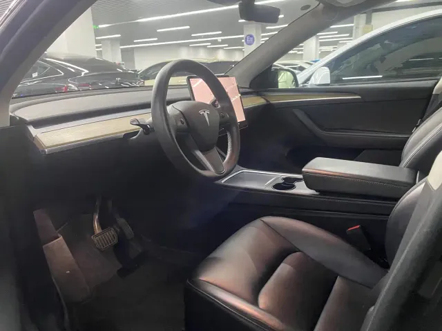 Tesla Model Y — Фото автомобиля 5